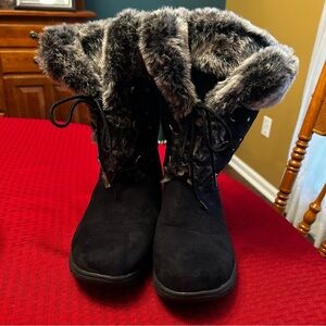 St. John’s Bay EUC Women’s Size 9 Mid Calf Faux Fur Lined Black Faux Suede Boots